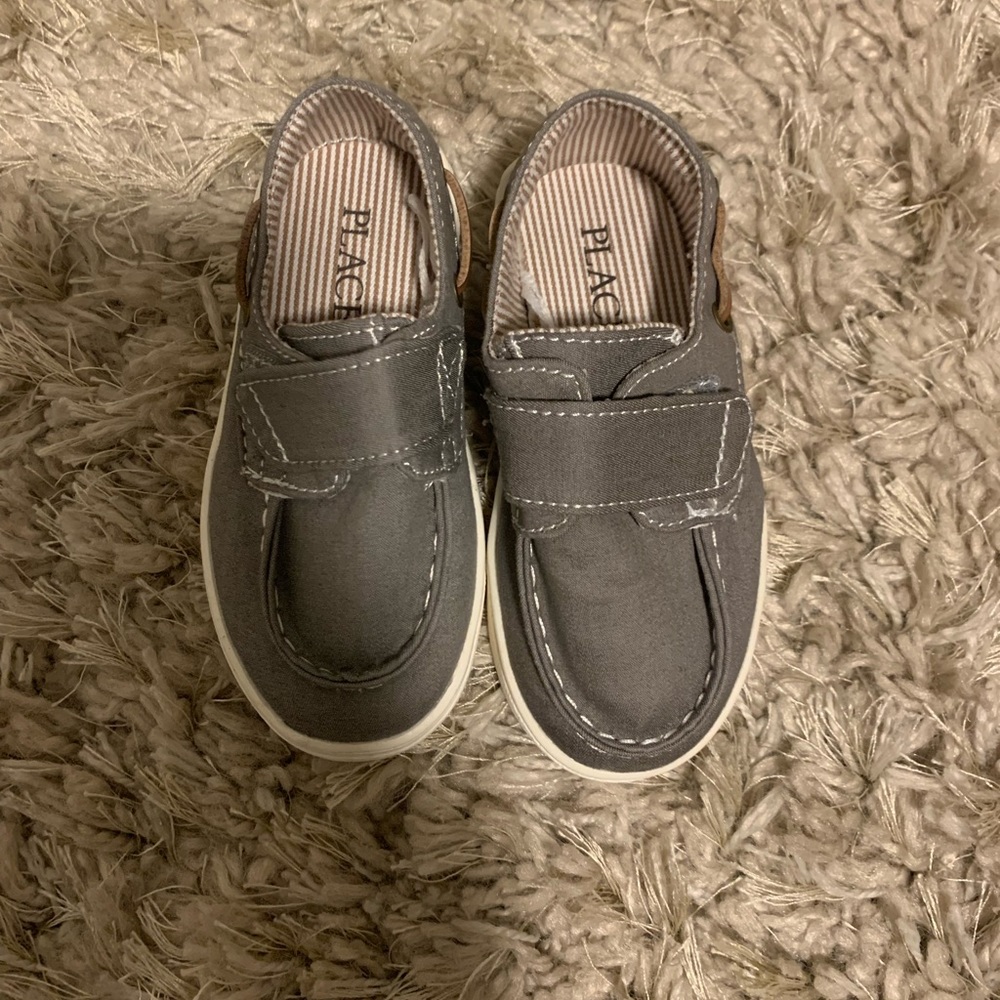 NWOT Grey toddler boy sneaker boat shoe